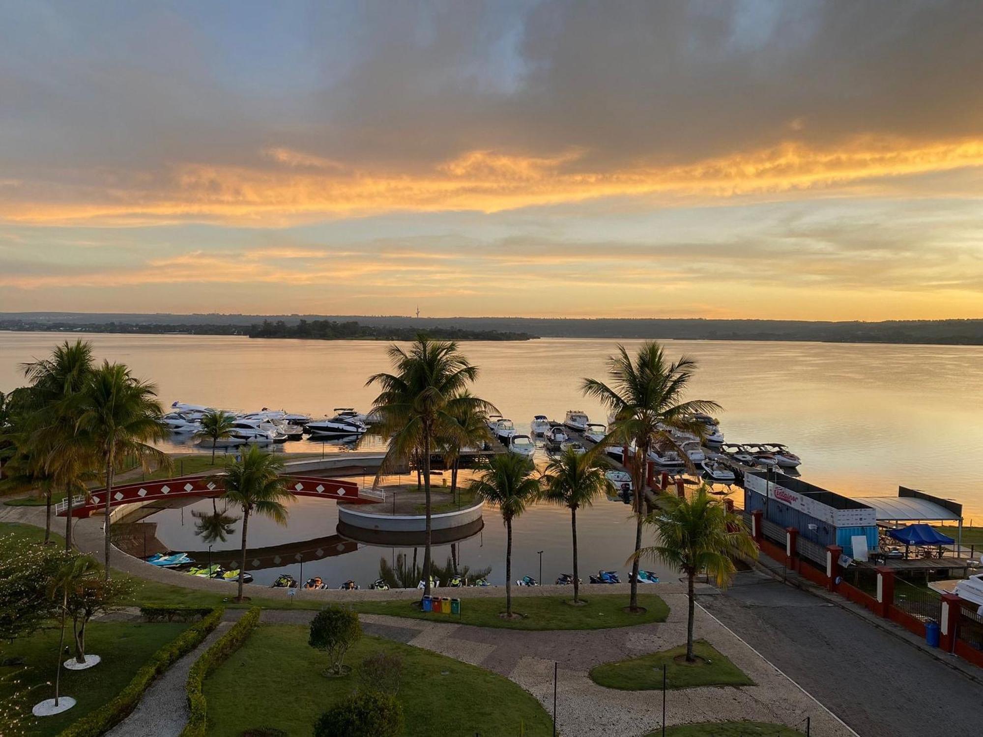 Flat Beira Lago No Centro De Bsb บราซิเลีย ภายนอก รูปภาพ